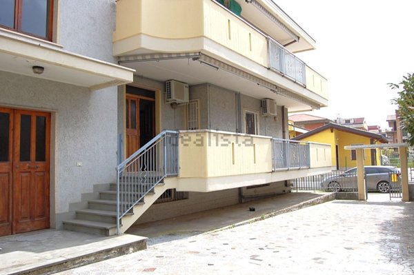 appartamento in vendita a Pineto in zona Scerne