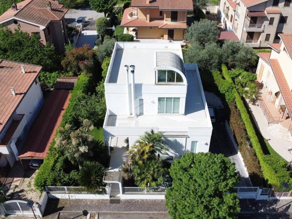 casa indipendente in vendita a Pineto