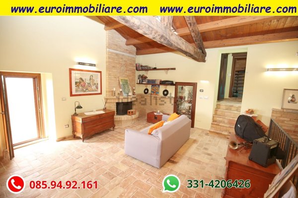 casa indipendente in vendita a Pineto in zona Mutignano