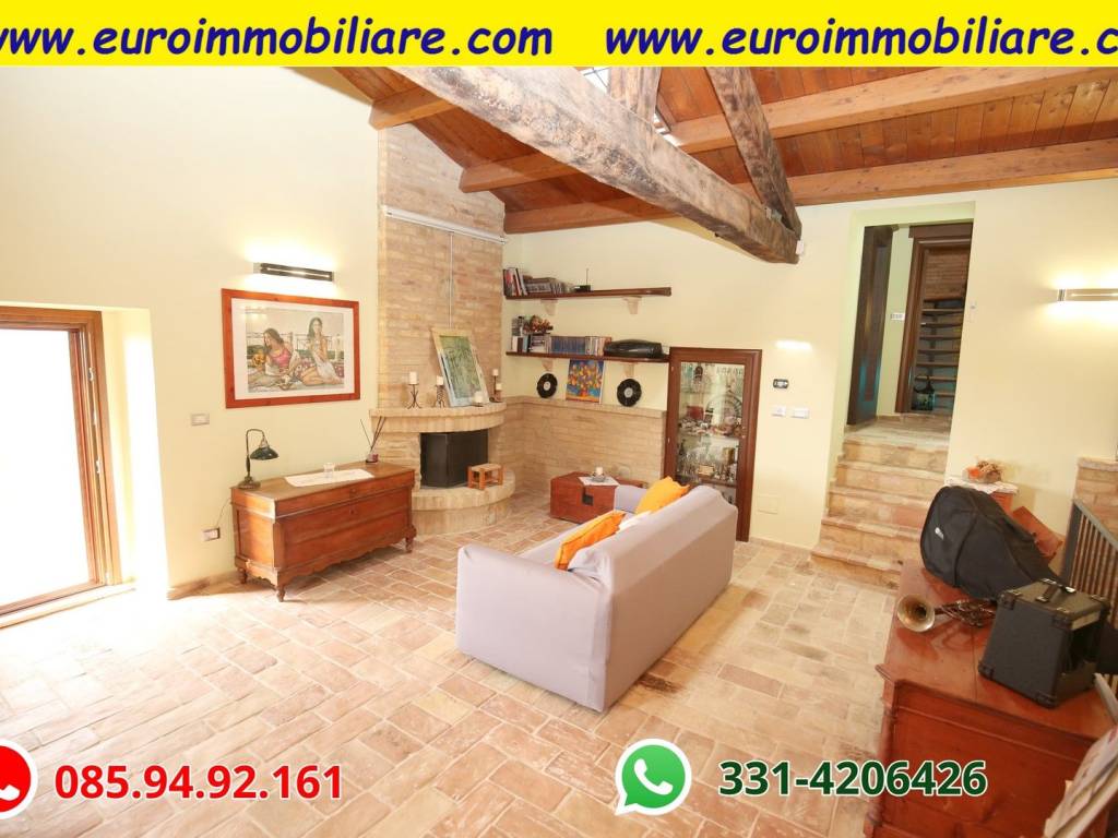 casa indipendente in vendita a Pineto in zona Mutignano