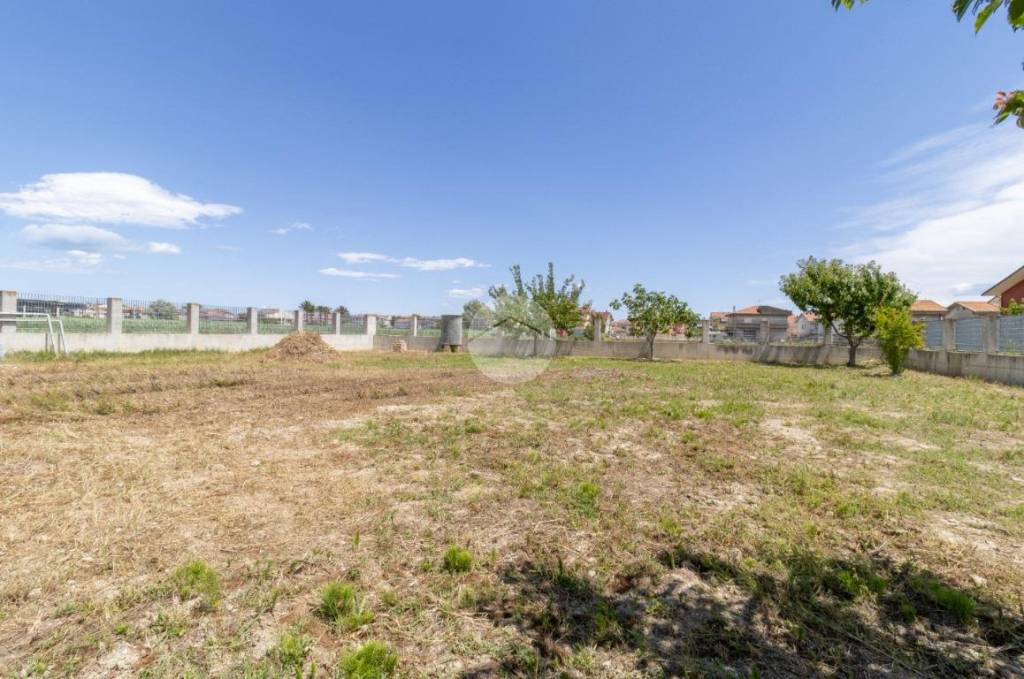 casa indipendente in vendita a Pineto in zona Scerne
