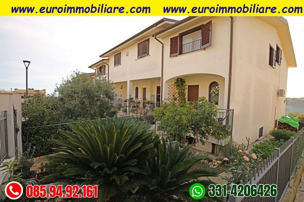 casa indipendente in vendita a Pineto in zona Mutignano