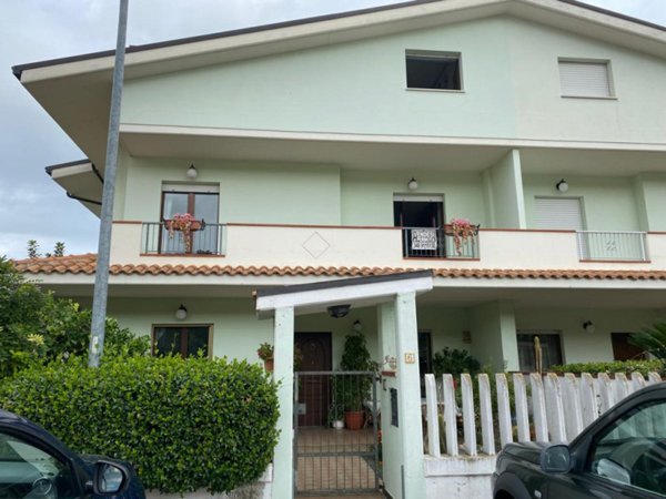 casa indipendente in vendita a Pineto