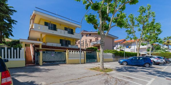 casa indipendente in vendita a Pineto
