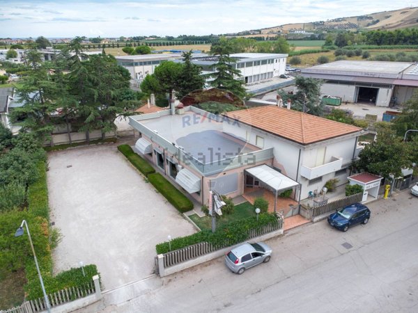 appartamento in vendita a Pineto in zona Scerne