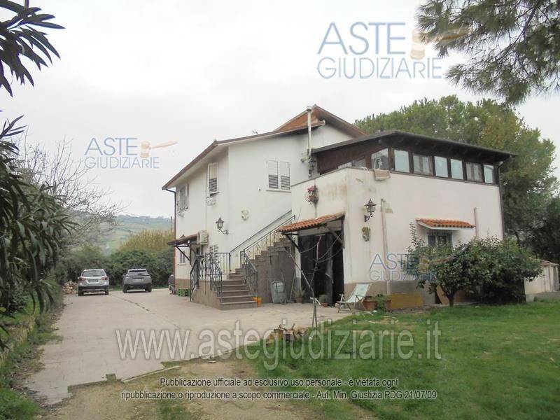 terreno edificabile in vendita a Pineto