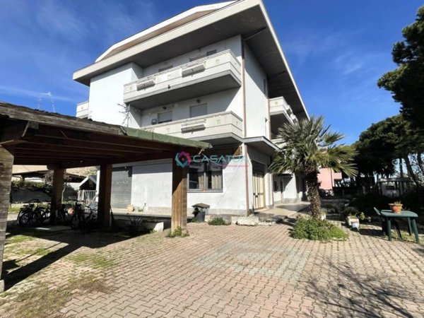 appartamento in vendita a Pineto in zona Scerne
