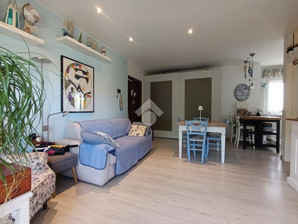 appartamento in vendita a Pineto in zona Scerne