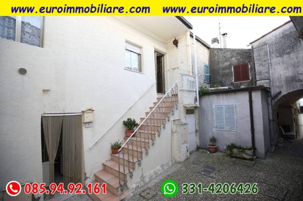 casa indipendente in vendita a Pineto in zona Mutignano