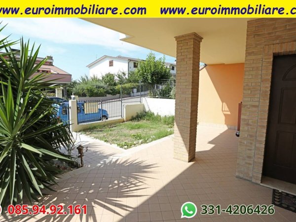 casa indipendente in vendita a Pineto in zona Mutignano
