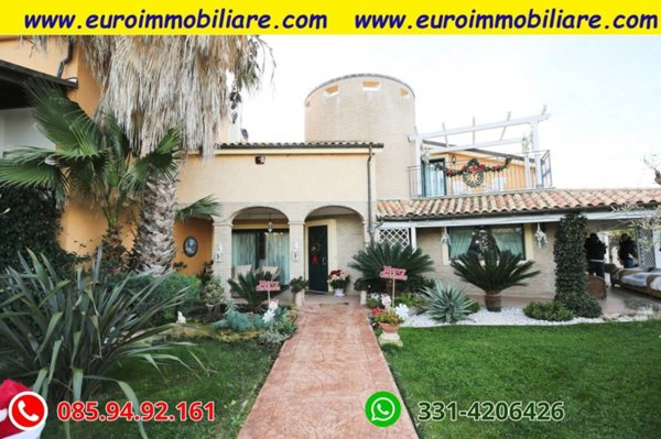 casa indipendente in vendita a Pineto