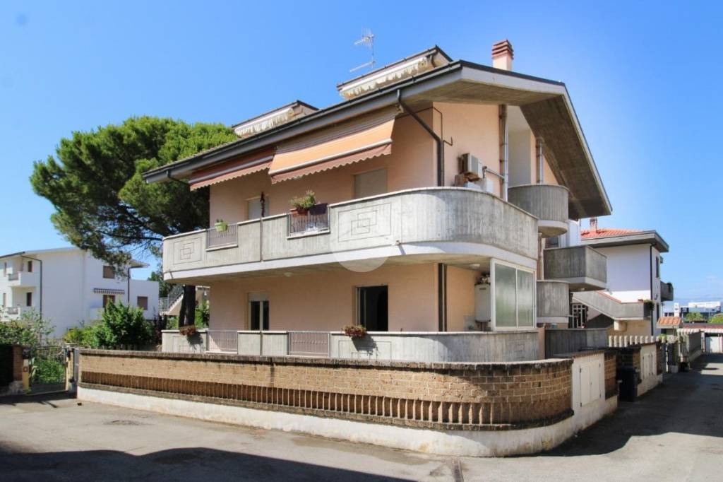 appartamento in vendita a Pineto in zona Scerne