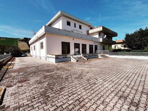 negozio in vendita a Pineto