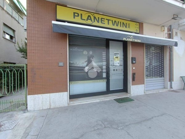 negozio in vendita a Pineto