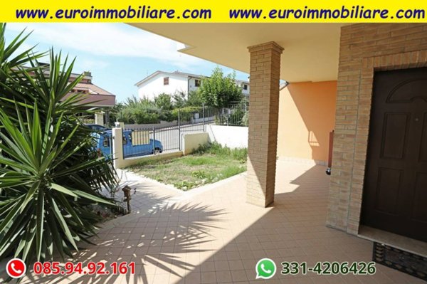 casa indipendente in vendita a Pineto in zona Mutignano