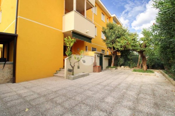 appartamento in vendita a Pineto in zona Scerne