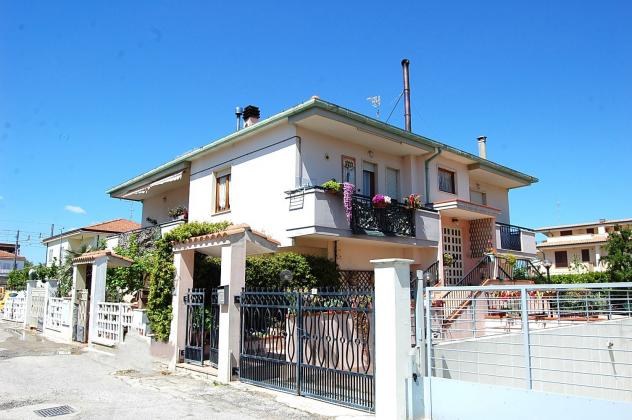 appartamento in vendita a Pineto in zona Scerne