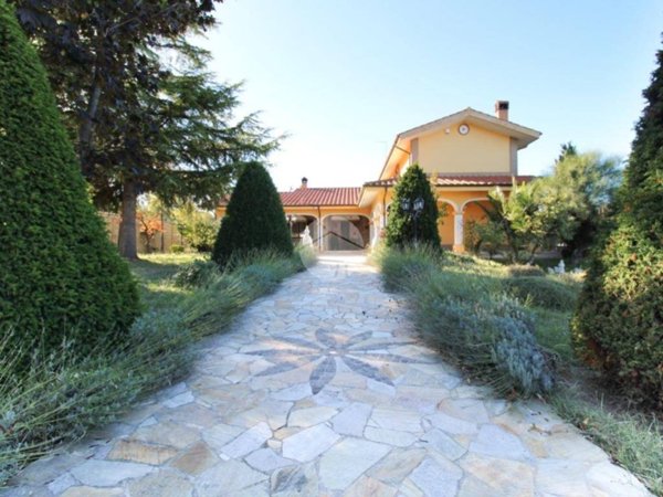 casa indipendente in vendita a Pineto