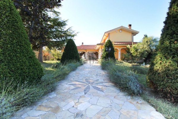 casa indipendente in vendita a Pineto