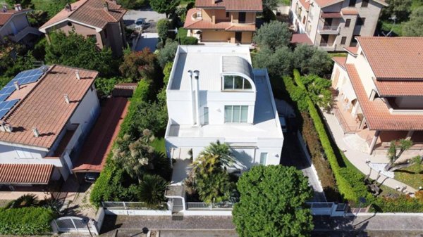 casa indipendente in vendita a Pineto