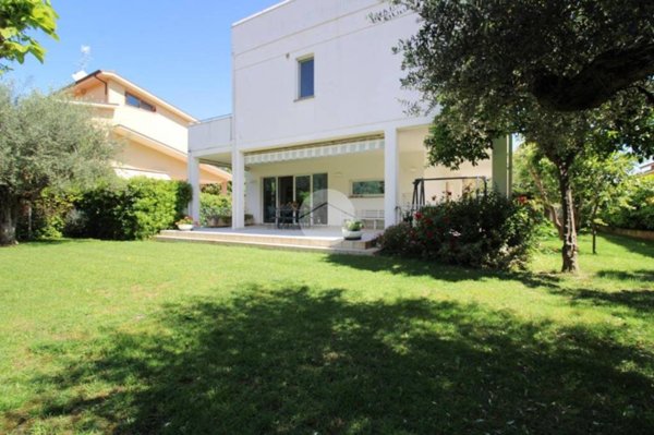 casa indipendente in vendita a Pineto