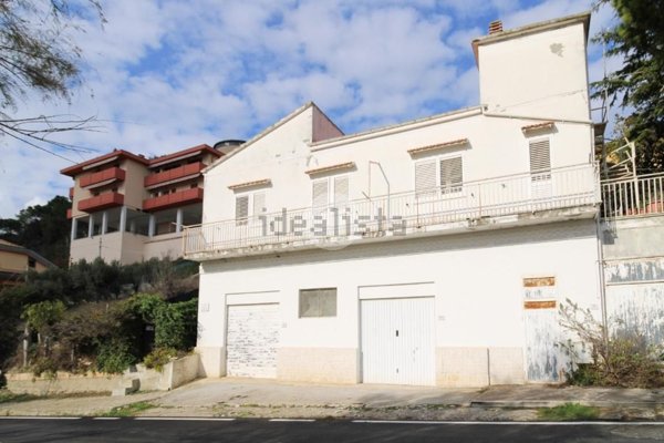 casa indipendente in vendita a Pineto in zona Mutignano