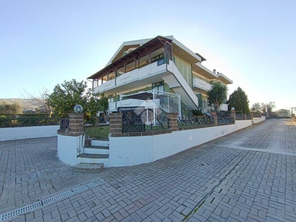 casa indipendente in vendita a Pineto in zona Scerne