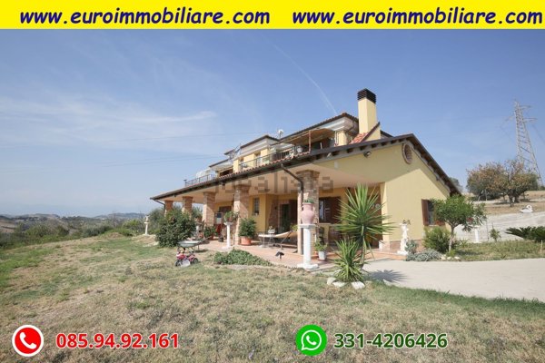 casa indipendente in vendita a Pineto