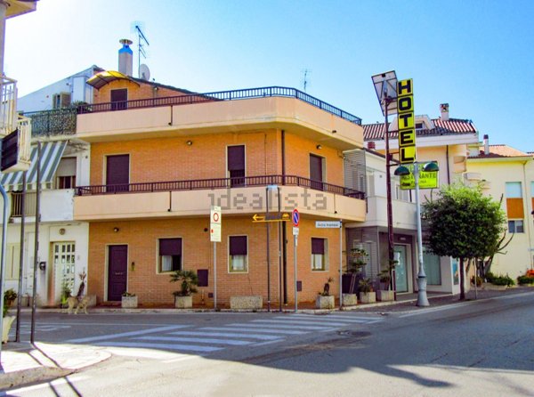 casa indipendente in vendita a Pineto