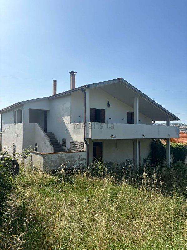 casa indipendente in vendita a Pineto