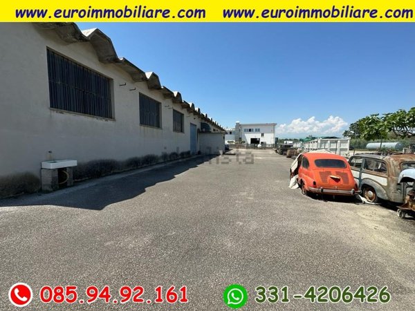 capannone in vendita a Pineto in zona Scerne