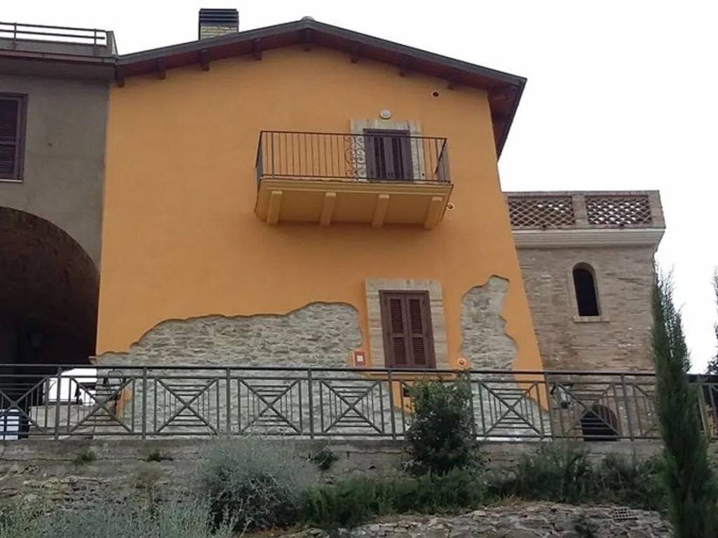 casa indipendente in vendita a Pineto in zona Mutignano