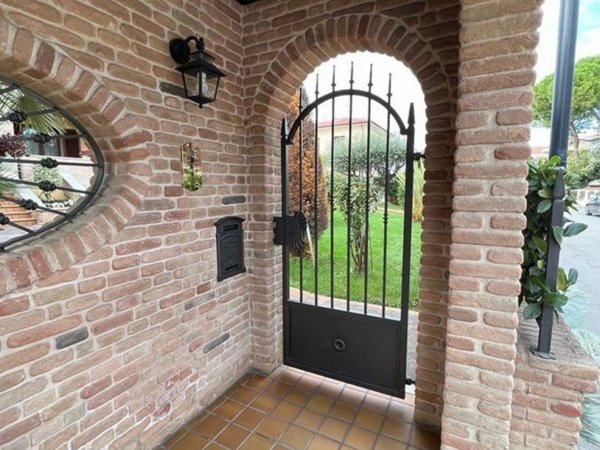 casa indipendente in vendita a Pineto