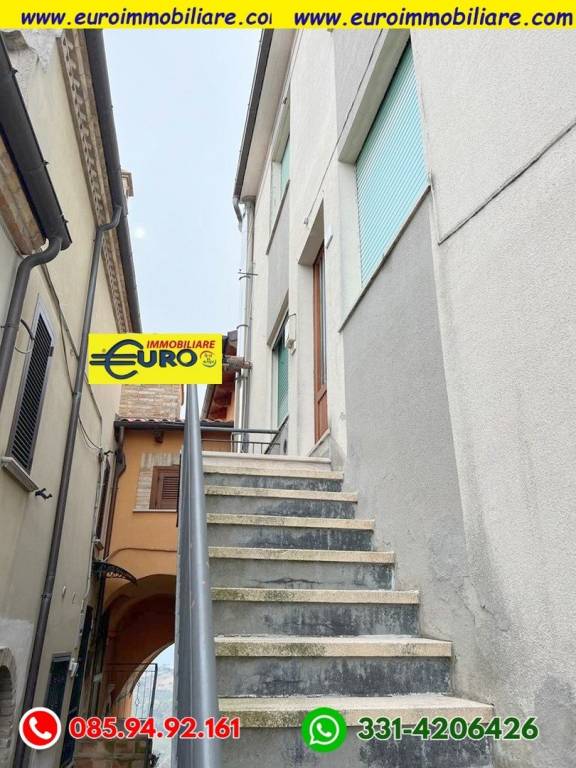 casa indipendente in vendita a Pineto in zona Mutignano