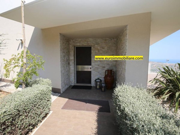 casa indipendente in vendita a Pineto