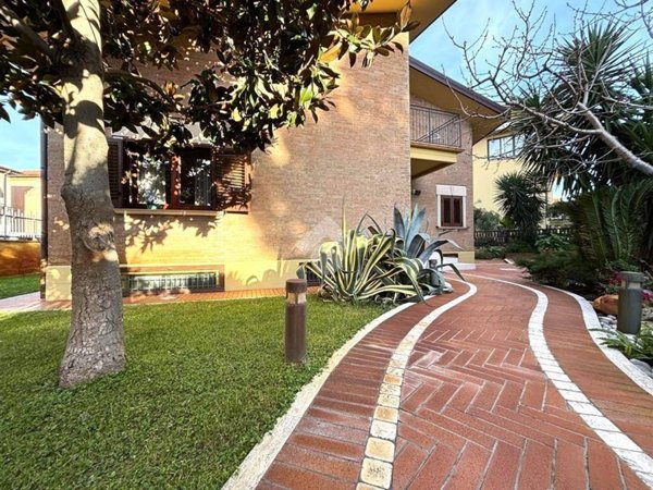 casa indipendente in vendita a Pineto