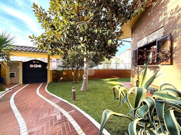 casa indipendente in vendita a Pineto