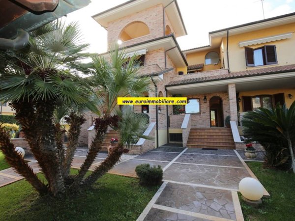 casa indipendente in vendita a Pineto