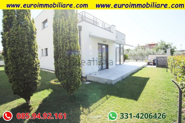casa indipendente in vendita a Pineto
