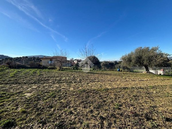 terreno in vendita a Pineto