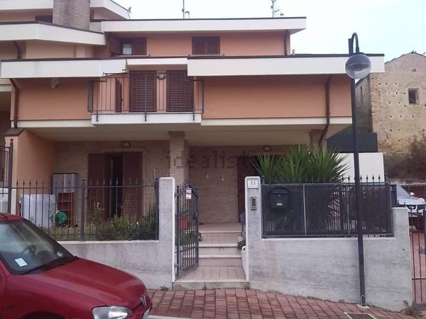 casa indipendente in vendita a Pineto