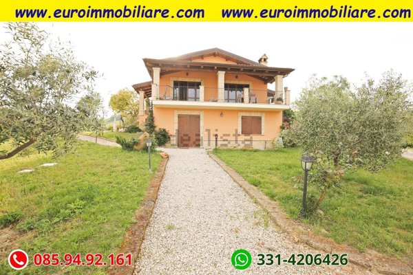 casa indipendente in vendita a Pineto