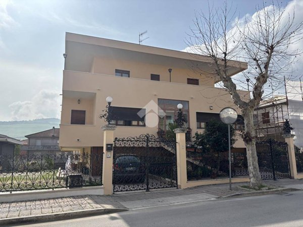 casa indipendente in vendita a Pineto