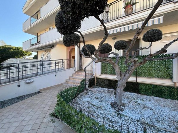 appartamento in vendita a Pineto in zona Scerne