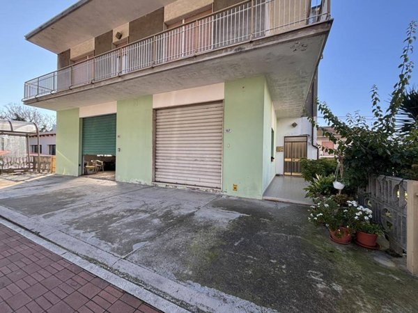 casa indipendente in vendita a Pineto