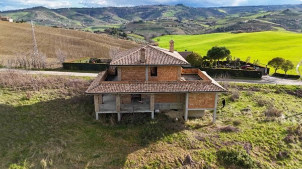 casa indipendente in vendita a Pineto