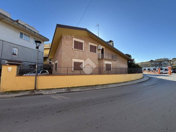 casa indipendente in vendita a Pineto