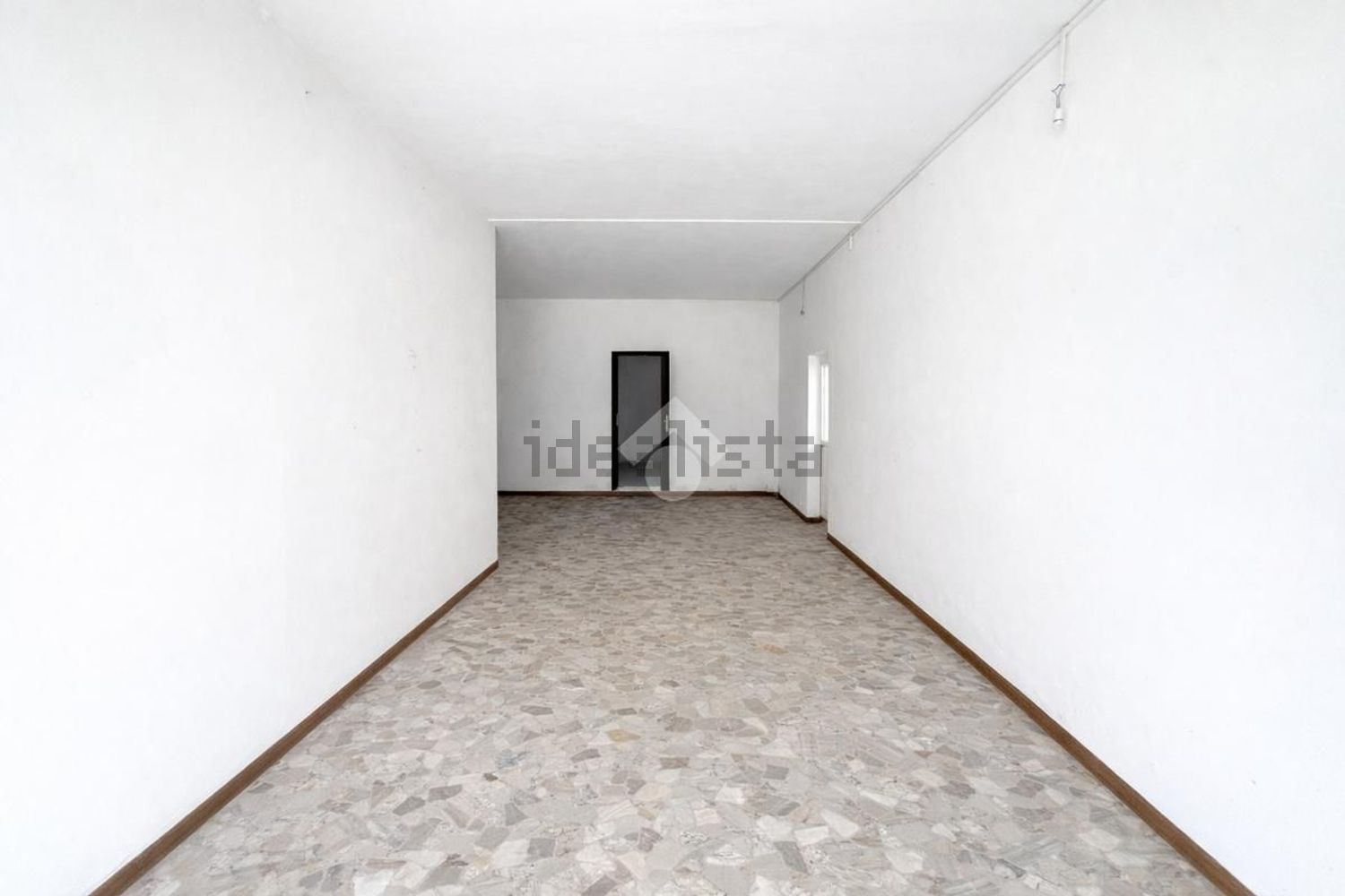 locale commerciale in vendita a Pineto