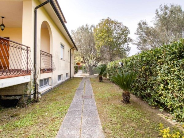 casa indipendente in vendita a Pineto