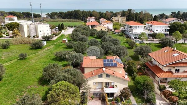 casa indipendente in vendita a Pineto